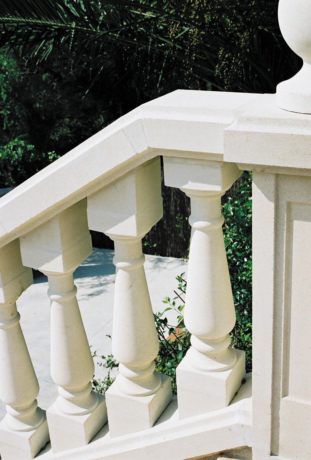 Wedge block for balusters