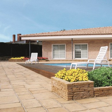 BRADSTONE: Lloses Manoir BRADSTONE: Lloses Manoir