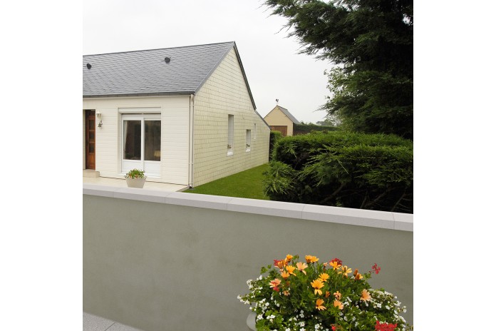 Double-Beveled U-Shaped Wall Coping Double-Beveled U-Shaped Wall Coping